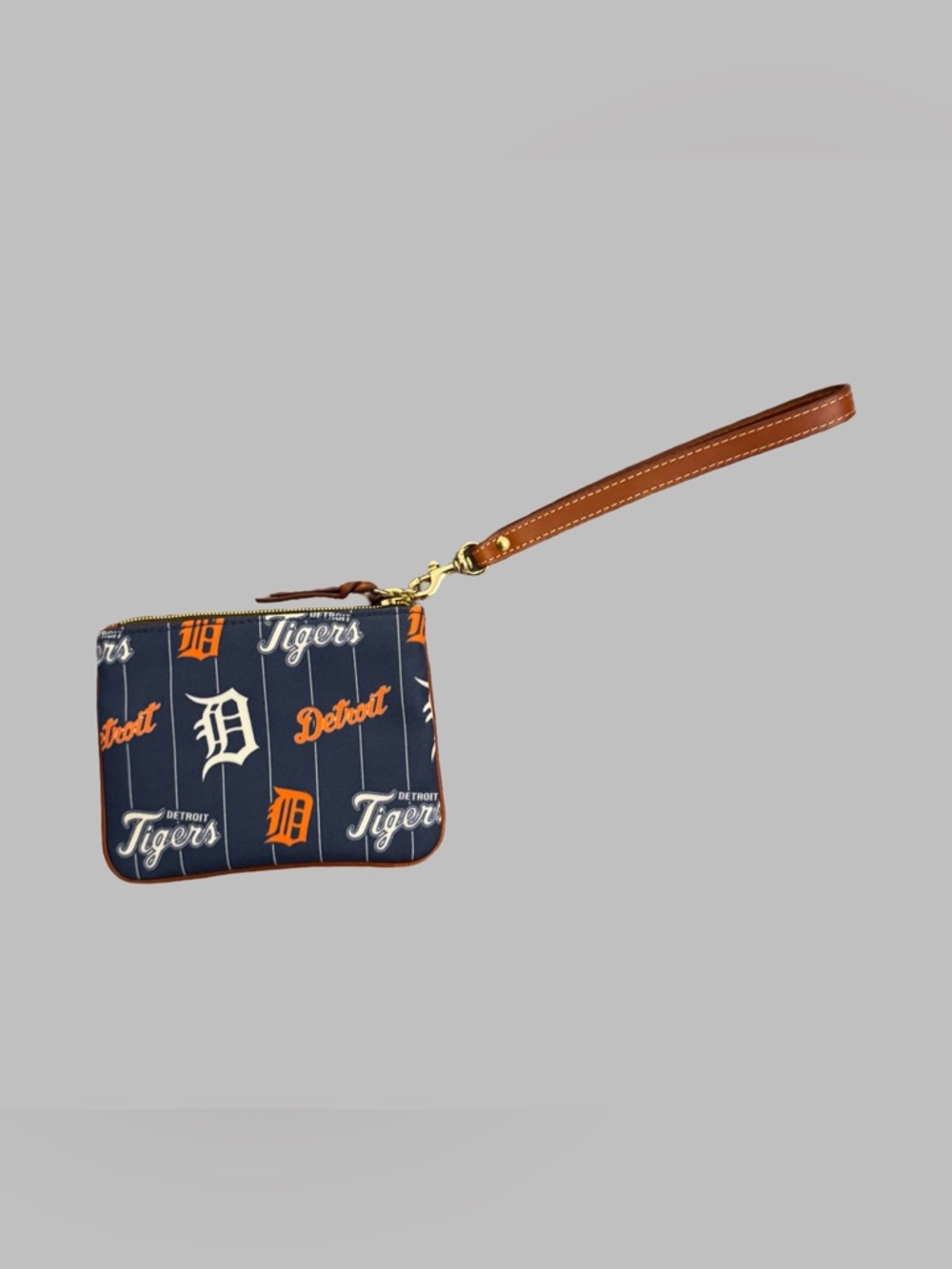 DOONEY AND BOURKE Detroit Tigers Wristlet - Picture 2 of 8